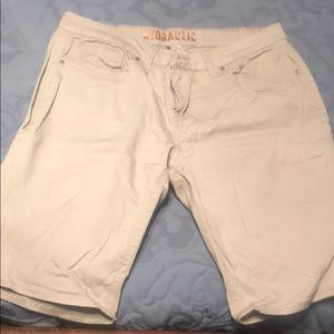 Hydraulic khaki shorts
